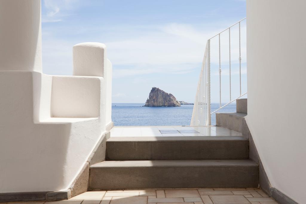 Hotel La Terrazza Panarea Bagian luar foto