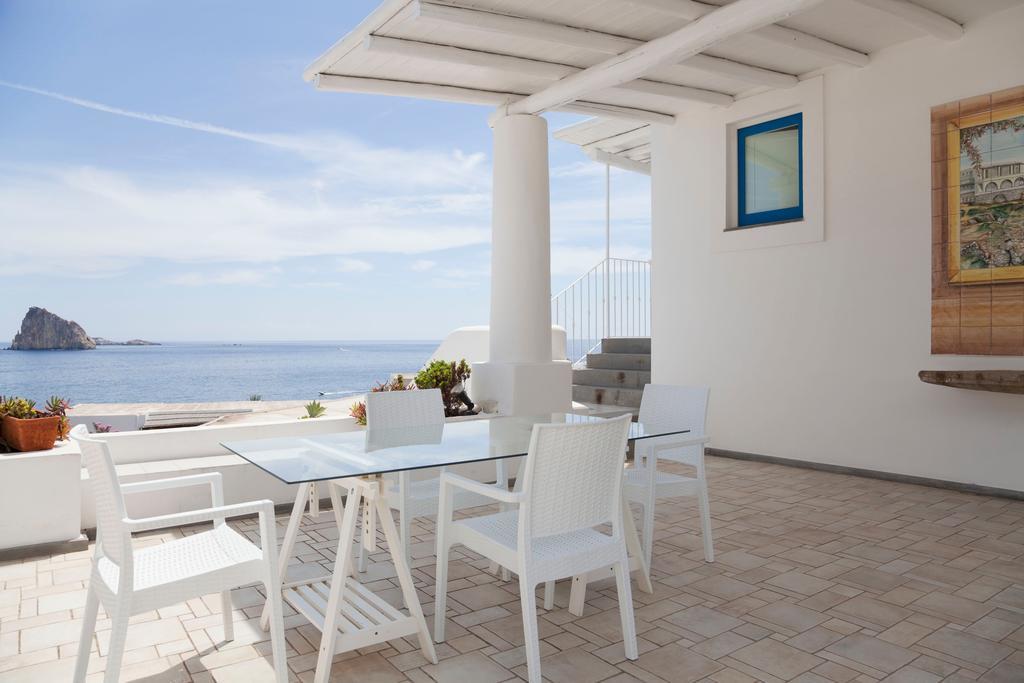 Hotel La Terrazza Panarea Bagian luar foto