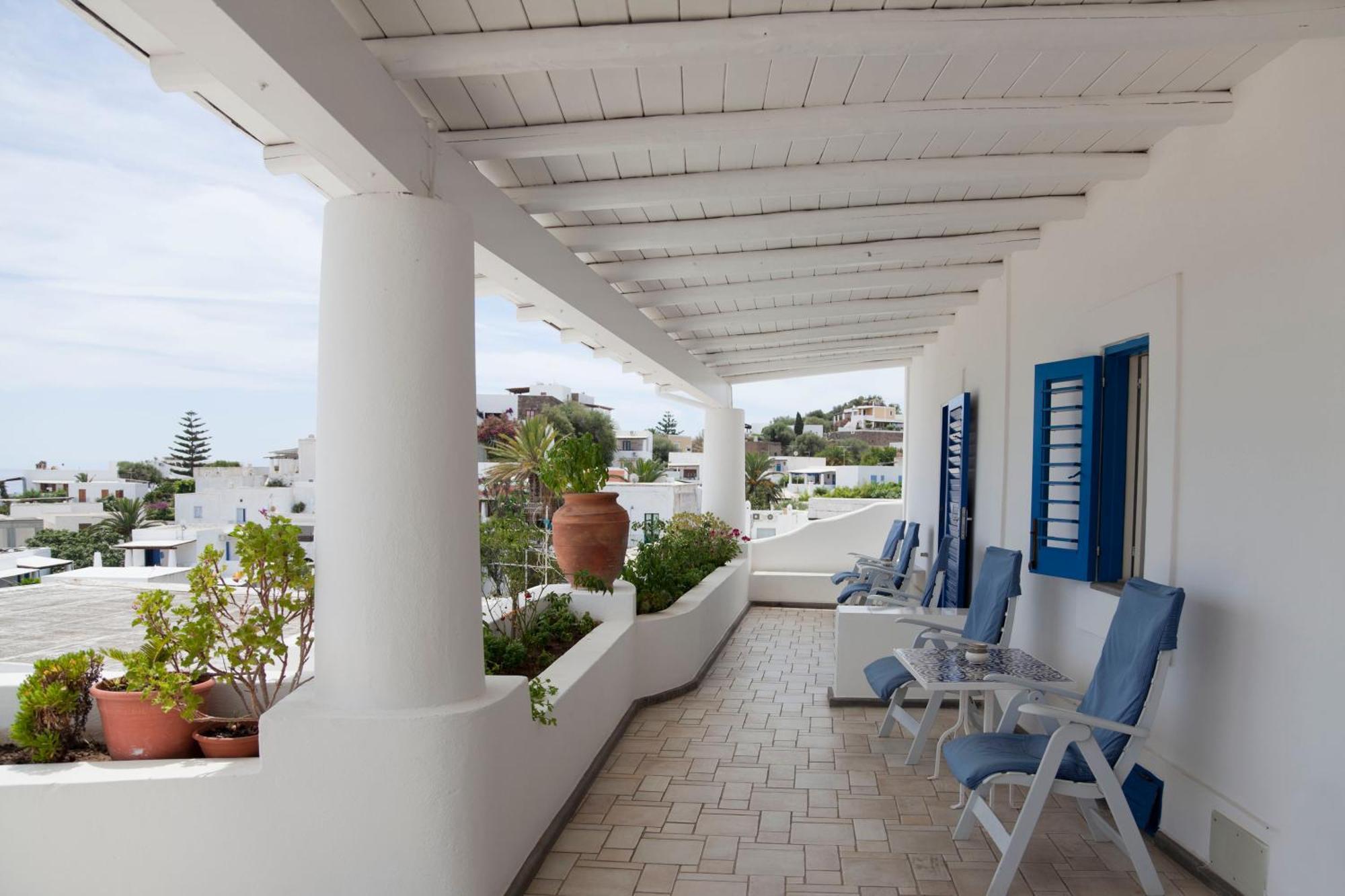 Hotel La Terrazza Panarea Bagian luar foto